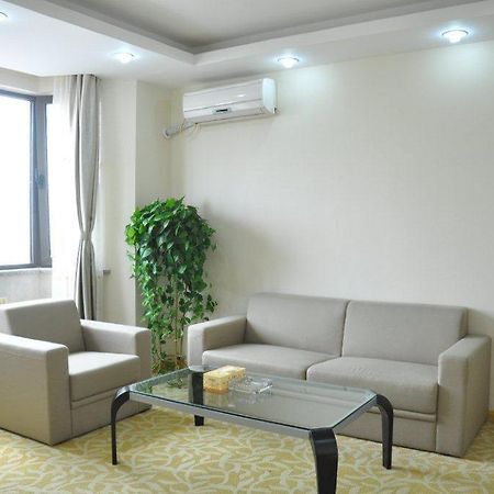 Super 8 Hotel Qingdao Railway Station Gui Zhou Road 외부 사진